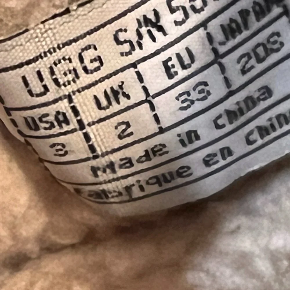 Ugg's kid's brown size 3  EU 33 suede boot GUC